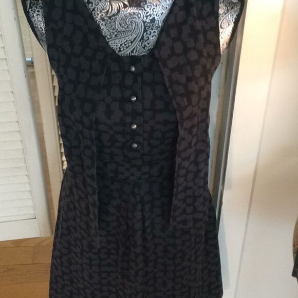 NWOT Trina Turk Tie Slight Flair Dress. Size 2 - Picture 12 of 16